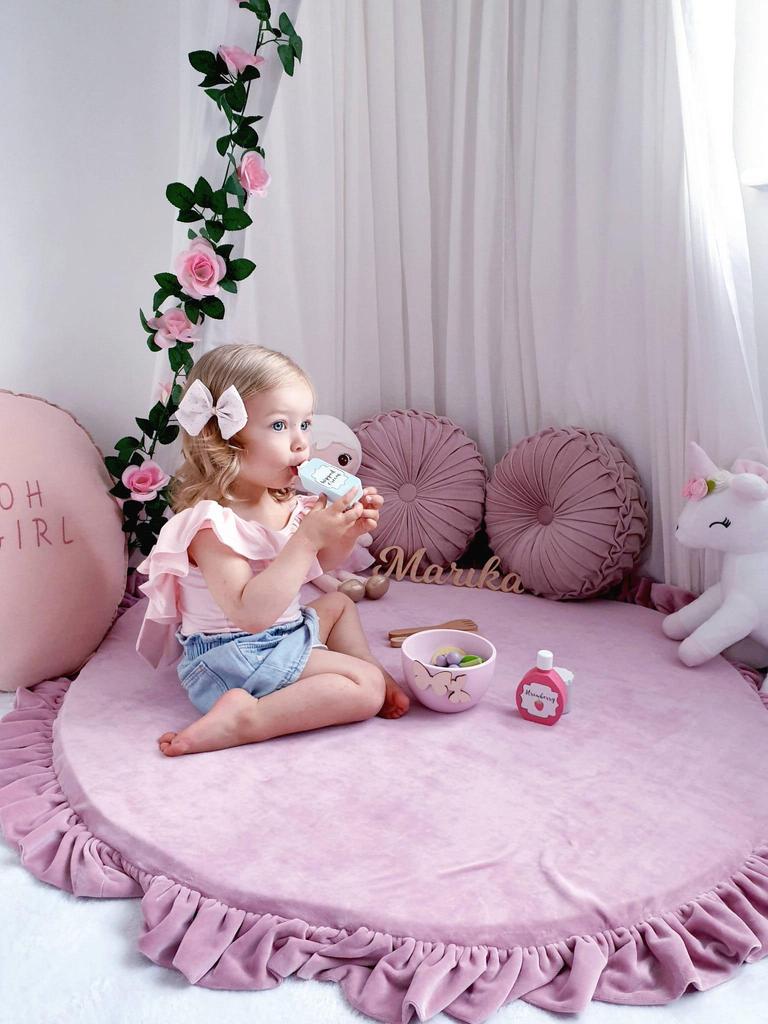 Play mat for children 100cm round with ruffles, Velvet Soft Olive