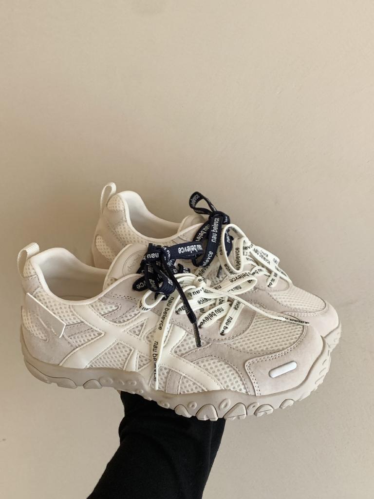 Корейская версия увеличивающих высоту немецких тренировочных кроссовок 2025 осень новая сетчатая легкая летняя обувь спортивная обувь женская повседневная кроссовки Форреста Гампа