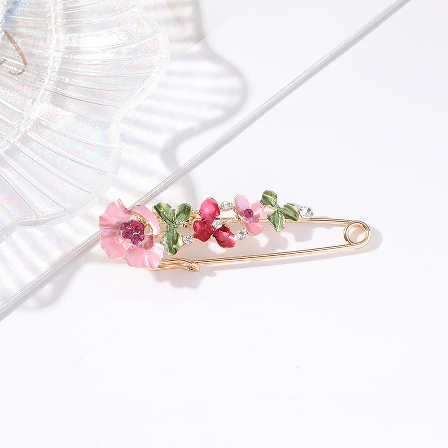 Elegant Flower Brooch with Oil-Drop Diamonds for Women - Versatile Pin for Clothing and Accessories