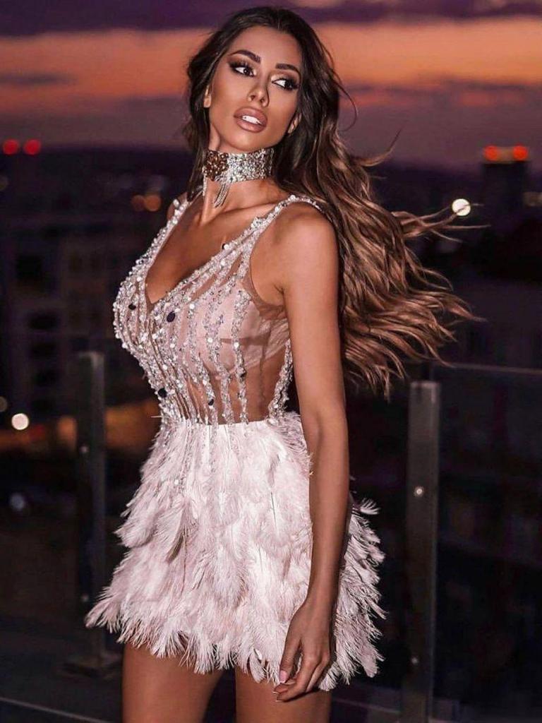 2021 Женское сексуальное облегающее короткое платье с V-образным вырезом и перьями для европейских и американских женщин