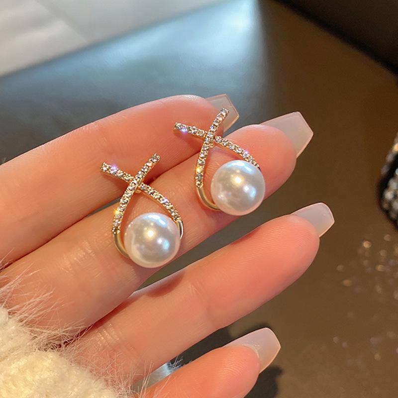 2023 High-End French Pearl Earrings: Light Luxury, Unique Design for Women