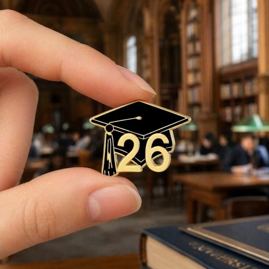 Брошь-значок выпускника 2026 года, Эмалированный значок на лацкан с изображением выпускной шапочки, звезды и свитка, Памятный значок для выпускника старшей школы или колледжа, выпуск 2026 года