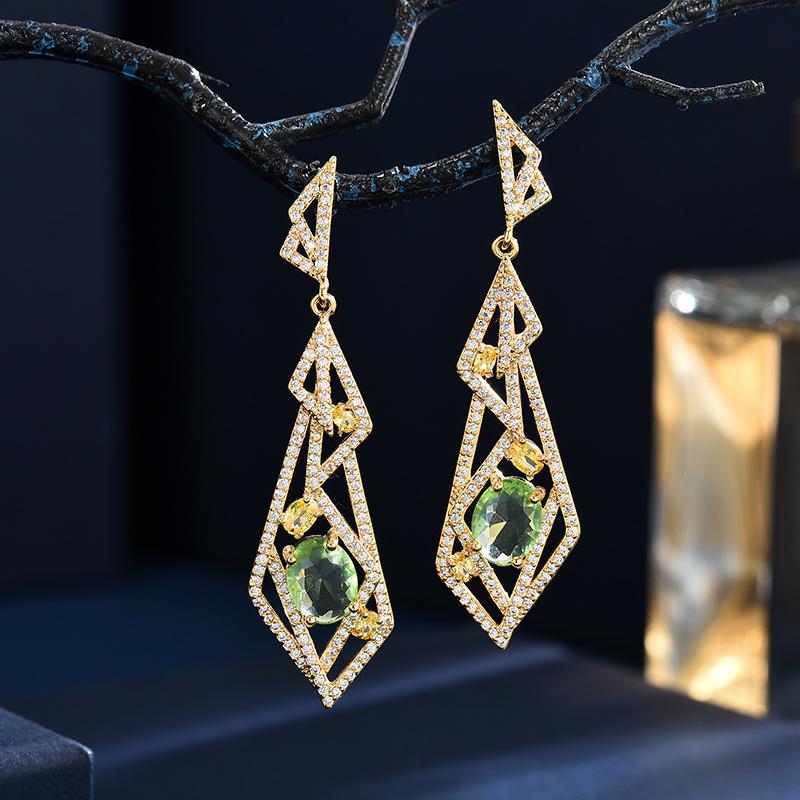 Серьги-гвоздики Heavy Industry Light Luxury Style с асимметричными микро-инкрустациями из циркония, женские модные серьги-гвоздики в стиле темперамент