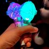 Удобный брелок-фонарик LED Для фанатов и посетителей мероприятий Компактный дизайн с множеством цветовых вариантов и легким доступом к батарейке
