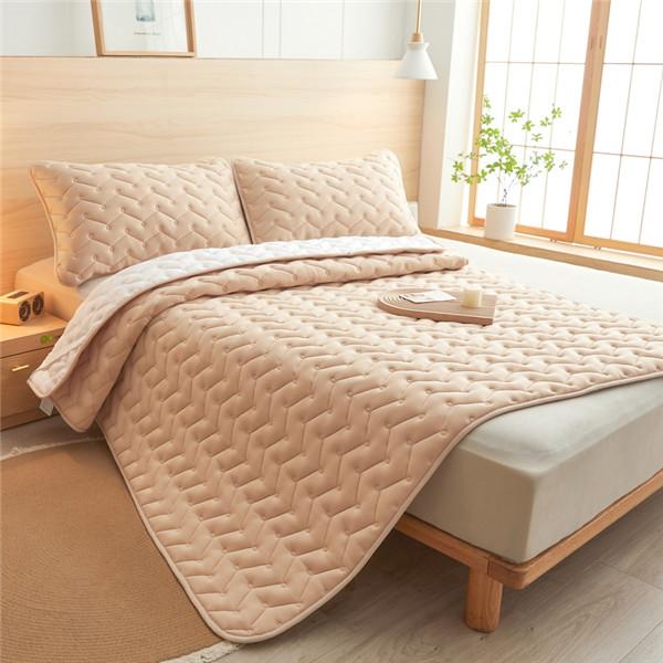 Waterproof  Mattress Pad Antibacterial and Mite-proof Bed Mat Non-Slip Mattress Cover Waterproof Thicken Quilted Bedspreads(No Pillowcases )