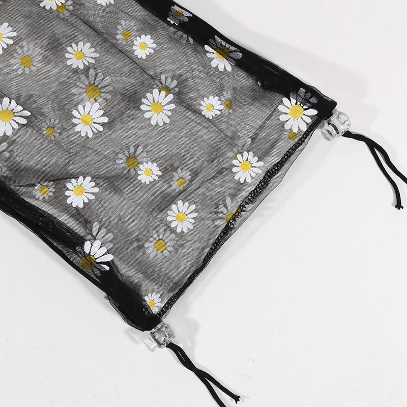 Универсальный уловитель семян для клеток для птиц для использования в помещении/на улице, эластичная регулируемая мягкая сетка с ромашковым узором, защита от разбрасывания семян для круглых и квадратных клеток