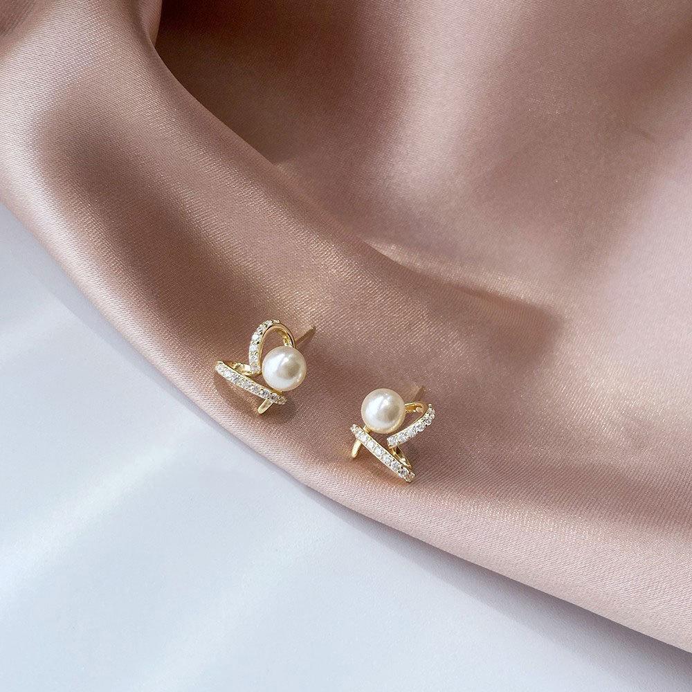 Корейская версия серебряных игольчатых темпераментных жемчужных сережек Love Diamond Stud Серьги Niche Design Универсальные серьги для женщин
