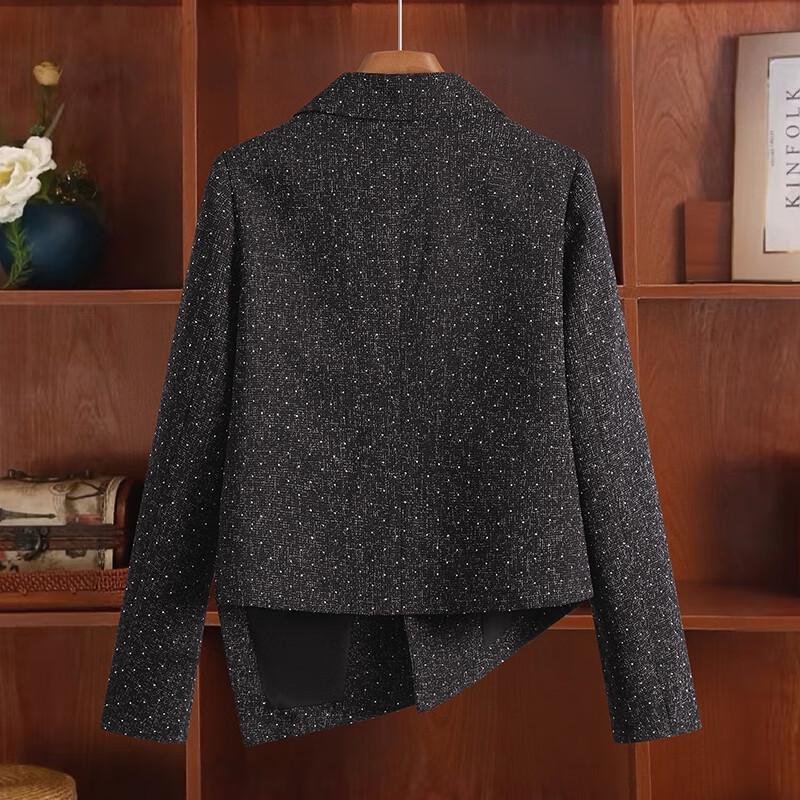 Женский профессиональный костюм-двойка: блейзер и юбка