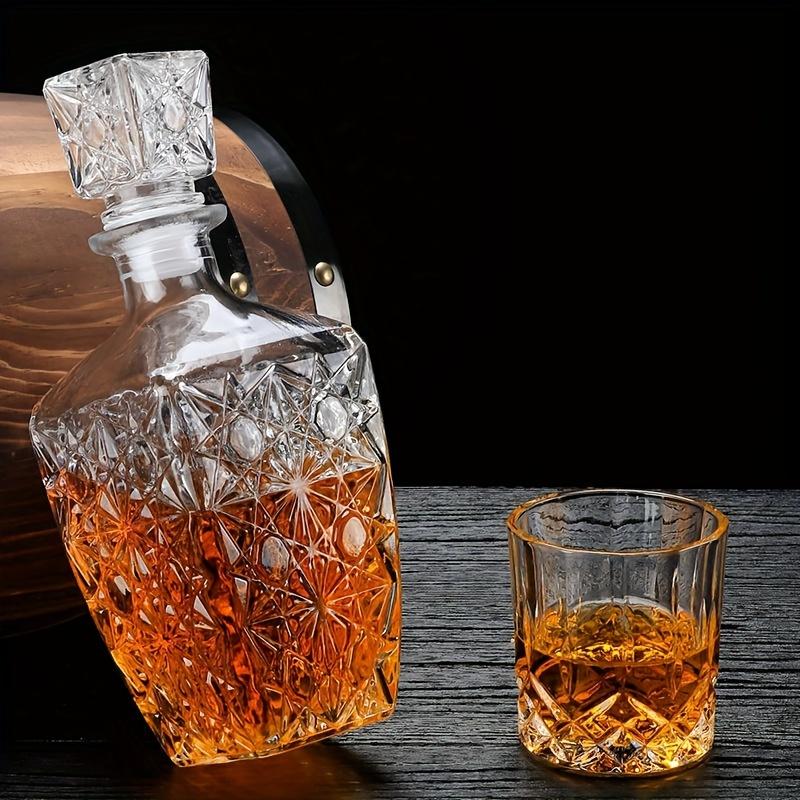 Набор для виски премиум-класса из 7 предметов: элегантный графин емкостью 850 мл и 6 рюмок. Идеальный подарок для мужчин. Универсальный для всех спиртных напитков.