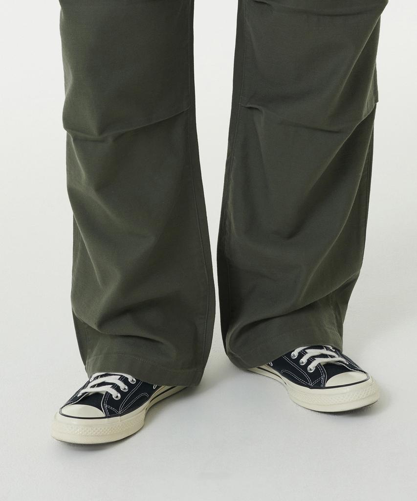 MUSINSA STANDARD Back Satin Parachute Pants [Khaki]