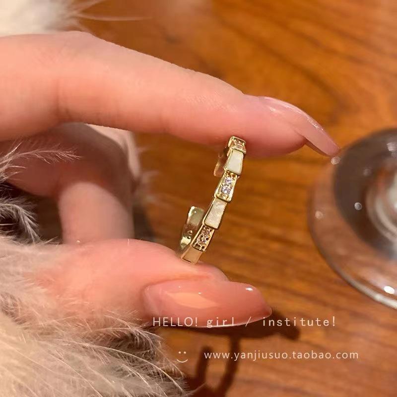 Korean Luxury Zircon Pearl Bow Ring - Vintage Niche Design, Women's Open Hand Jewelry