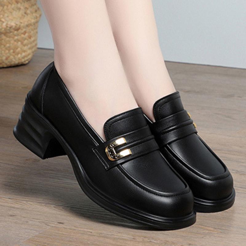 Мода 2024 года. Мокасины. Туфли. Оксфорды с коротким носком. Повседневные женские кроссовки. Британский стиль. Осенние туфли на плоской подошве. Кожаные туфли на каблуках.