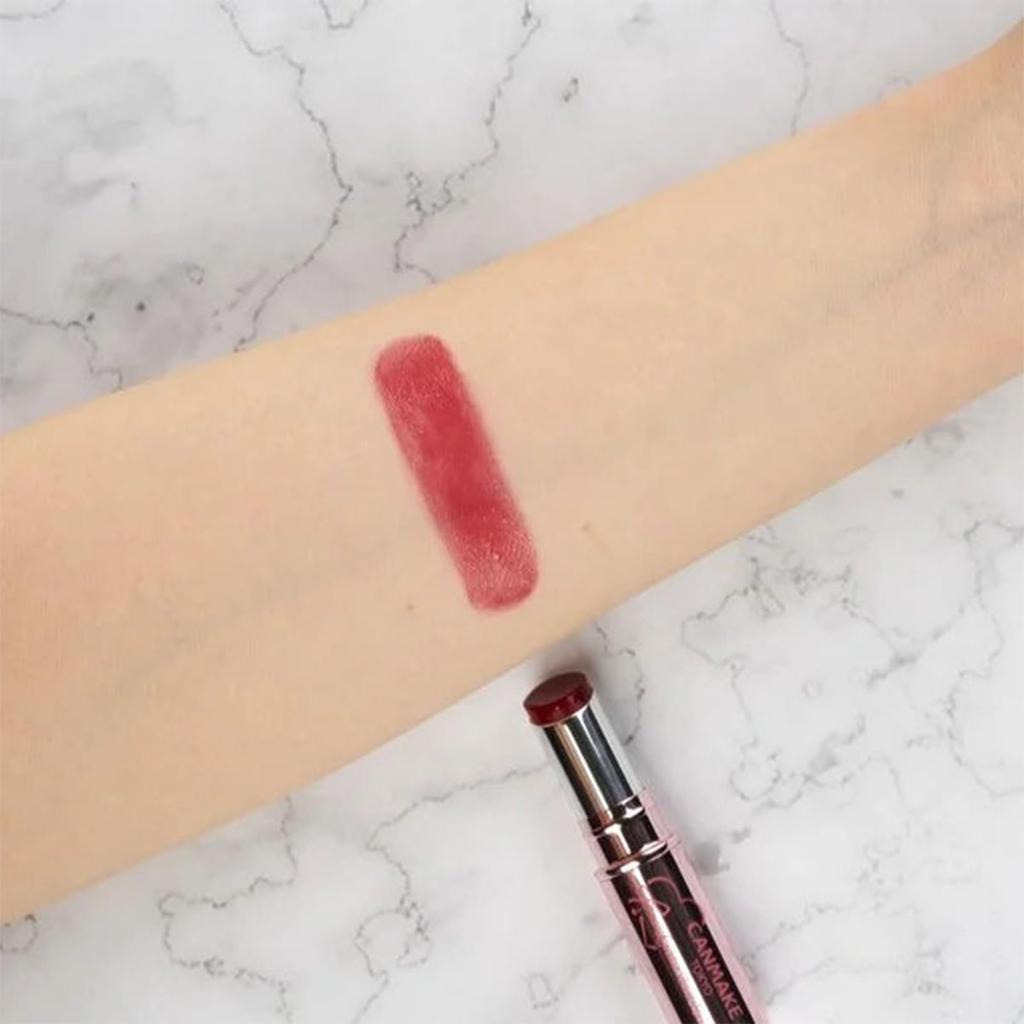 CANMAKE Помада Lustre Veil Rouge 04 Вишневый Парфе 3г. Помада с глянцевым красивым цветом и увлажняющими свойствами. Вишня - гладкость, финиш, стойкость цвета, свойства.