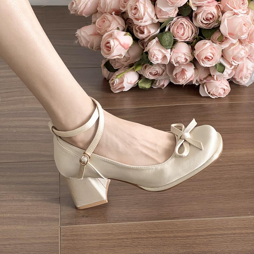 Лето 2025 Новые женские туфли Мэри Джейн во французском стиле с перекрещенными ремешками и толстым каблуком, с цветочной вышивкой и низким вырезом, элегантная кожа