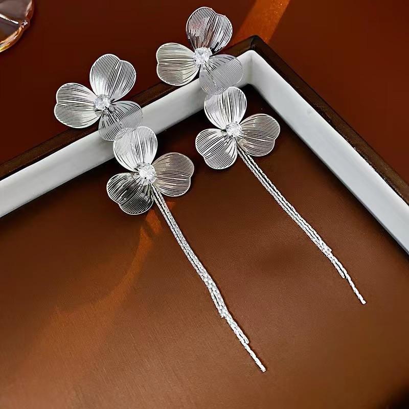 Golden Flower Light Luxury Tassel Earrings for Women - Unique, High-End 2025 Style