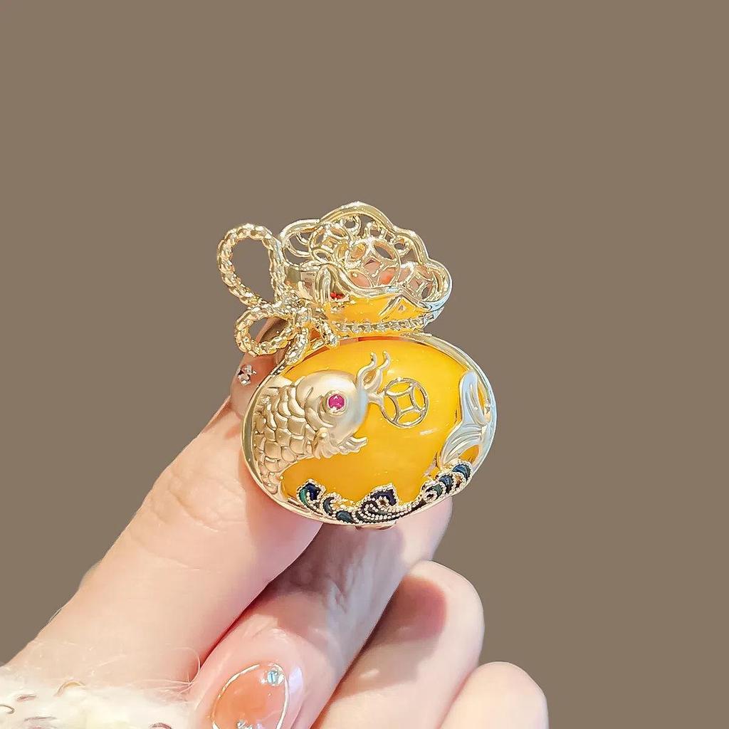 Sunward Growth Sunflower Brooch: Elegant Women's Corsage Pin for College Entrance Suits