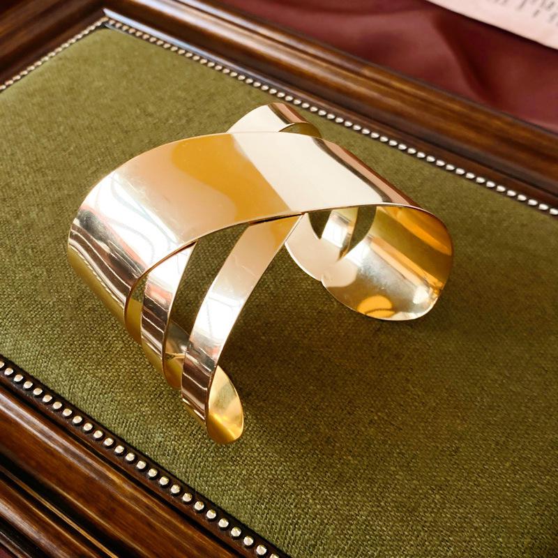 Металлический браслет-манжета с неровной волнистой текстурой: Универсальные модные украшения для женщин