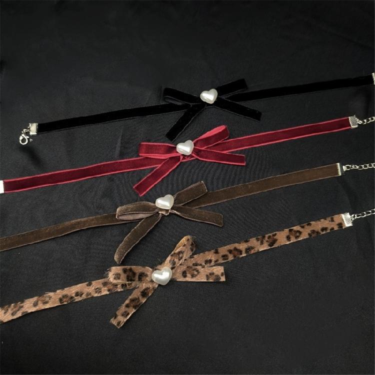 Fashionable Necklace with Bowknot and Heart Adjustable Collarbone Chain Handmade Choker Accessory for Stylish Women