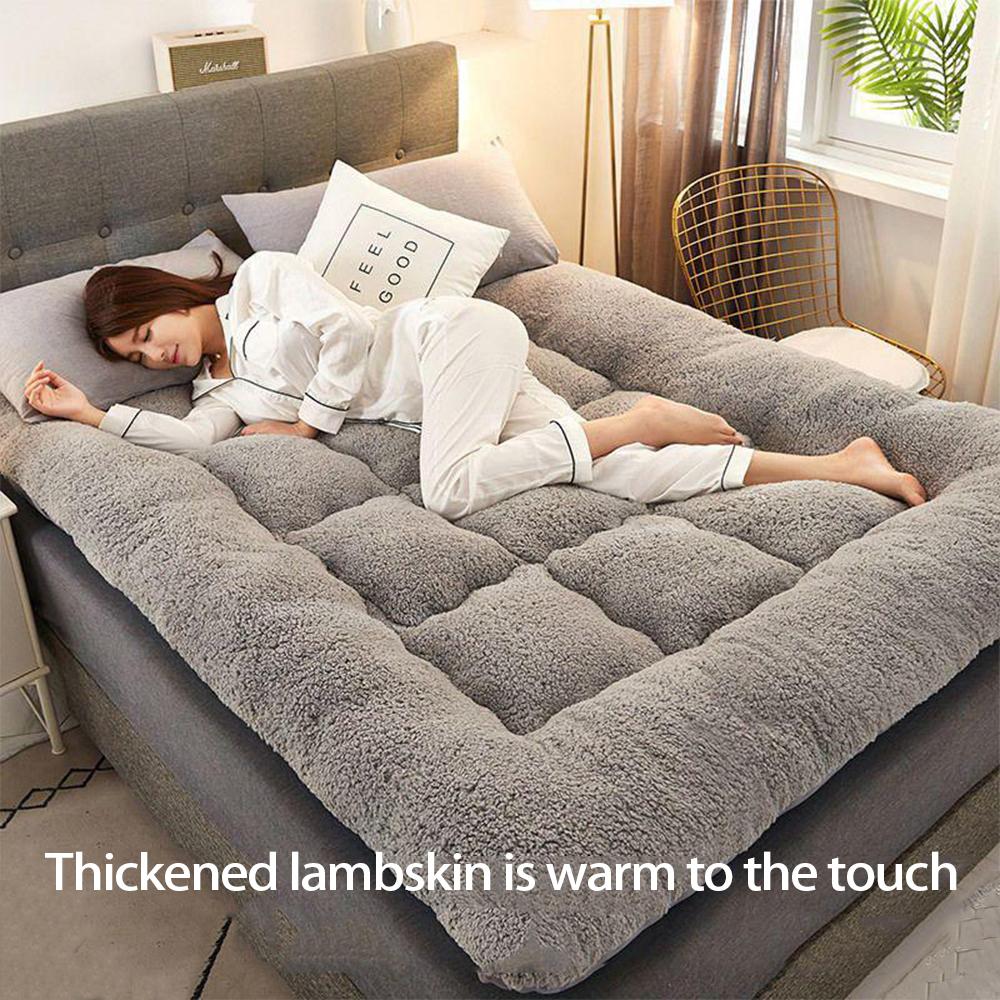 Толстая подушка-матрас из искусственной овчины для кровати в общежитии