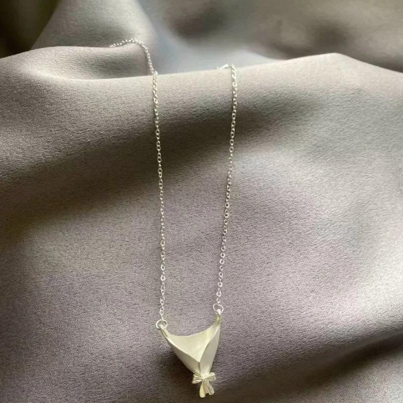 Fashion Flower Arrangement Packaged Pendant Necklace for Women Exquisite Sweet Bouquet Packaging Collarbone Chain Jewelry Gift