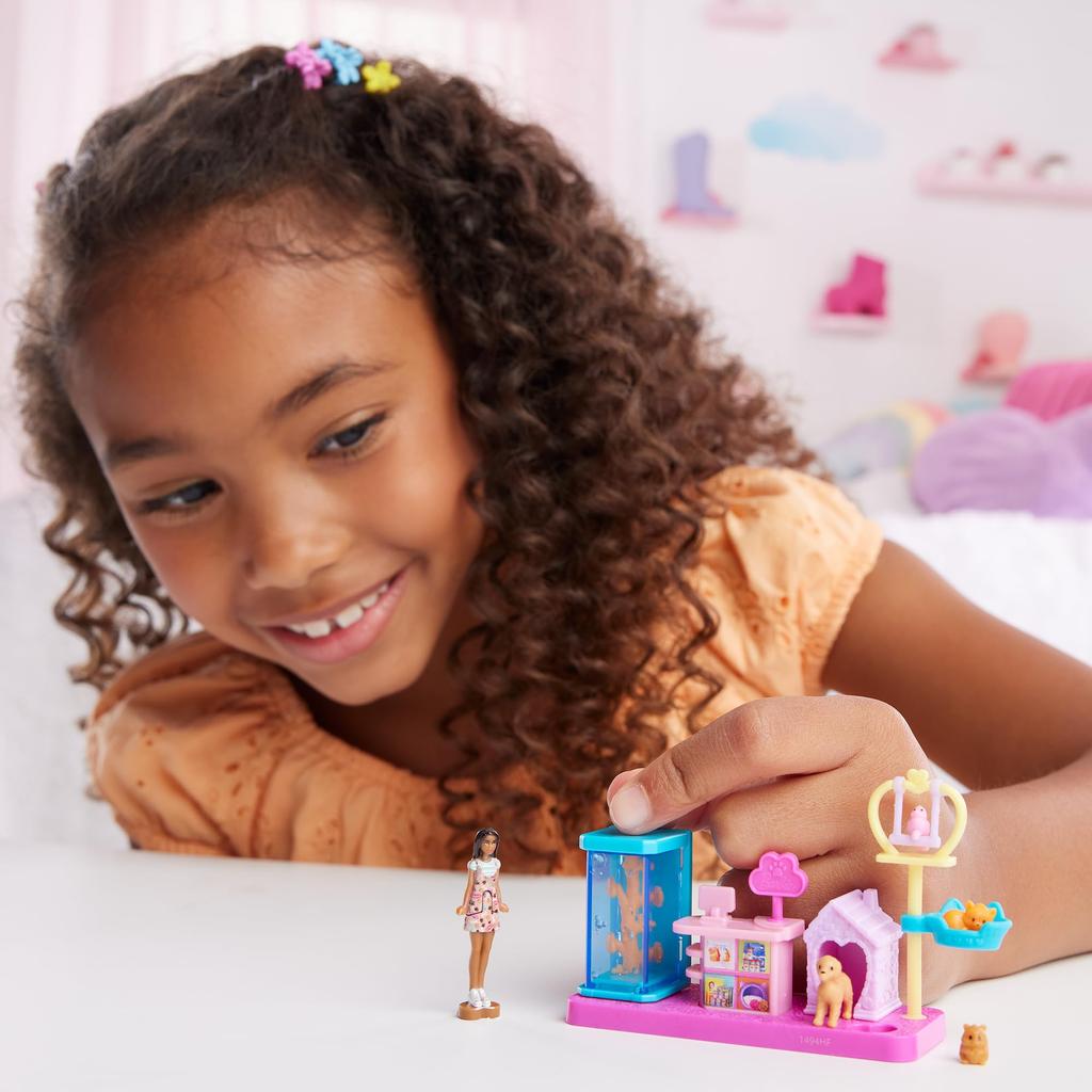 Barbie Мини Кукольный домик Магазин питомцев Barbie Land с 1 микро-куклой для переодевания, от 6 лет, JCR30, Розовый,