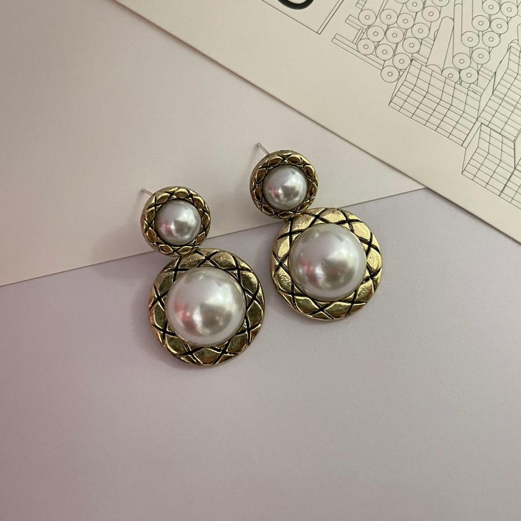 Elegant French Retro Pearl Earrings - S925 Silver Needle, High-End Geometric Design for Women