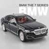 1:24 BMW 760LI 530LI I5M60 Миниатюрная литая игрушечная машинка Модель транспортного средства Настольный дисплей Коллекционный орнамент Праздничный подарок Для мальчика