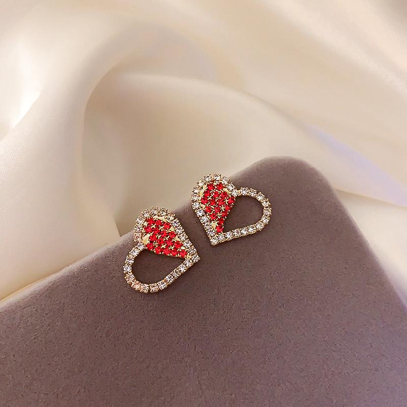 Серьги-подвески в форме сердца из серебра 925 пробы — модные, универсальные и в корейском стиле с акцентами из стразов