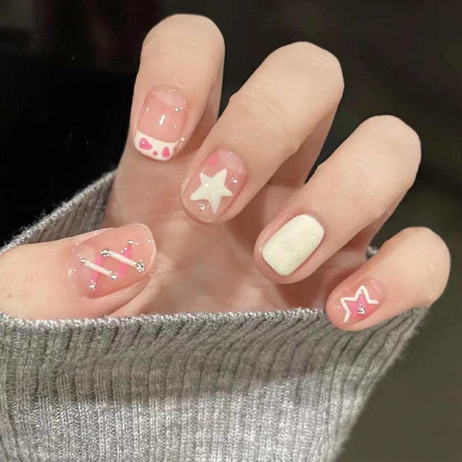 24 шт. Милые и сладкие квадратные ногти с коротким коровьим узором и звездами, королевские маникюрные наклейки для ногтей 24 шт.