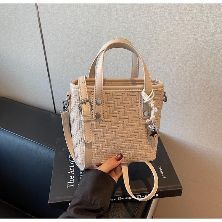 Niche Bag Women's 2025 Summer New Fashion Women's Bag Popular Shoulder Messenger Bag Small Bag Mobile Phone Bag