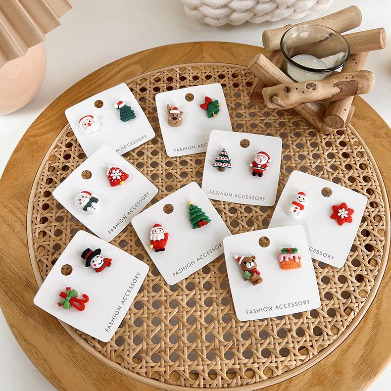 Рождественская коллекция Асимметричные серьги-гвоздики Милые серьги с изображением Санта-Снеговика и лося Мультяшная девушка Праздничные красные серьги для девочек