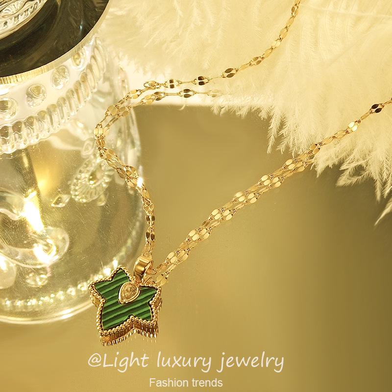 Подвеска-ожерелье Изумрудная бабочка: Роскошная титановая стальная ключичная цепочка для женщин