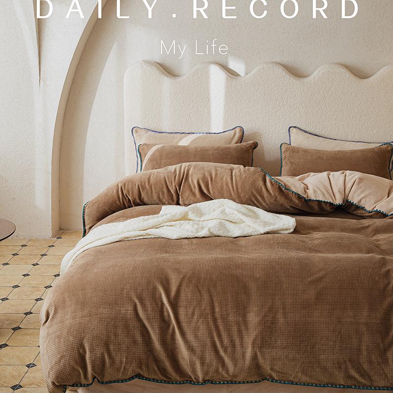 Скандинавский легкий люкс Коралловый флис Зимний постельный набор - Вафельный молочный вельвет, Двусторонний пододеяльник и простыня