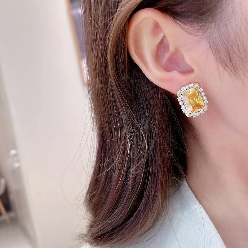 Elegant Yellow Cubic Zircon Square Stud Earrings for Women Shiny Crystal Bride Wedding Party Earrings Jewelry