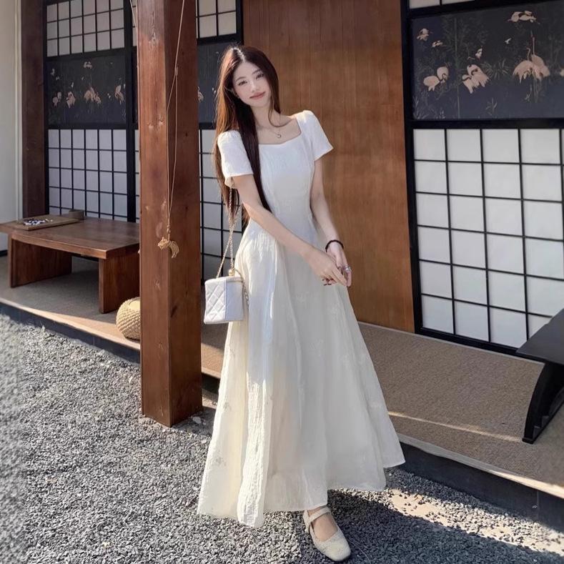 Белое платье большого размера во французском стиле с квадратным вырезом и цветочной вышивкой - Женское летнее платье миди, подчеркивающее талию