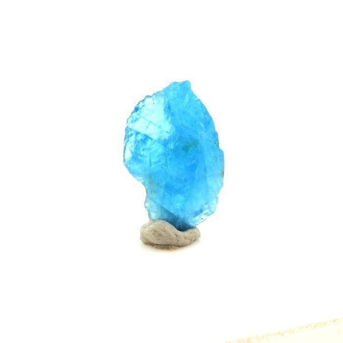Pierres et Minéraux. Apatite bleu neon. 0.77 ct. Betroka, Anosy, Madagascar.