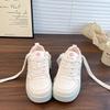2025 осень новые дышащие универсальные маленькие белые туфли для женщин ins тренд студенческие на плоской подошве повседневные спортивные туфли для моральной подготовки для женщин