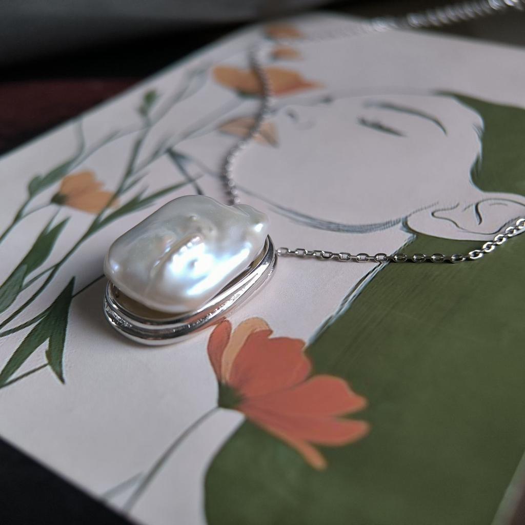 Серебряное колье с натуральным жемчугом барочным, вес изделия 14,26 гр (2185314)