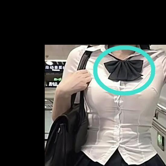 Стильная форма JK: Женский облегающий топ с коротким рукавом и комплект черной плиссированной юбки