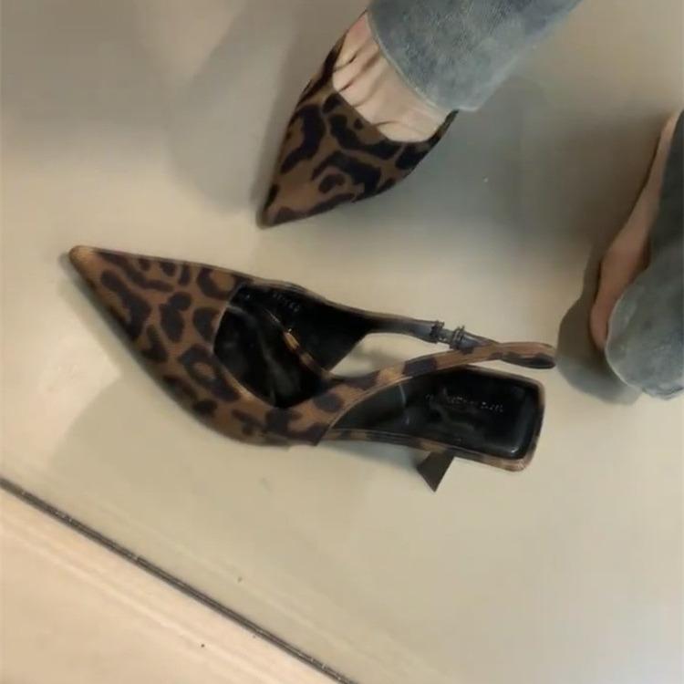 Сексуальные королевские сестры леопардовый принт остроносые туфли на высоком каблуке женские 2024 лето новые французский темперамент тонкий каблук туфли с закрытым носком сандалии