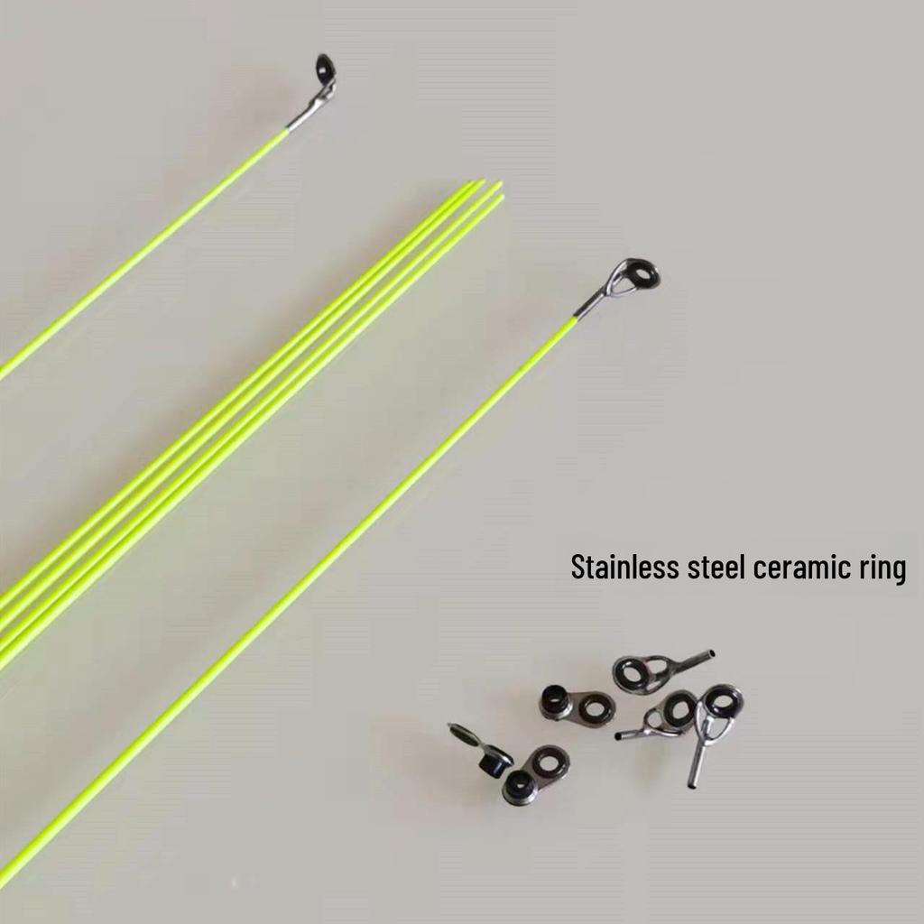 Удилище для ловли рыбы на скалах с одной секцией, цельным наконечником и наконечником с кольцом для лески. В комплект входят аксессуары для удочек.