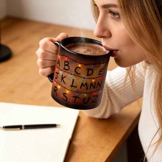 Керамическая кружка, меняющая цвет, 11 унций, термочувствительная кружка для кофе с дизайном рождественских огней, уникальный подарок для поклонников и любителей кофе