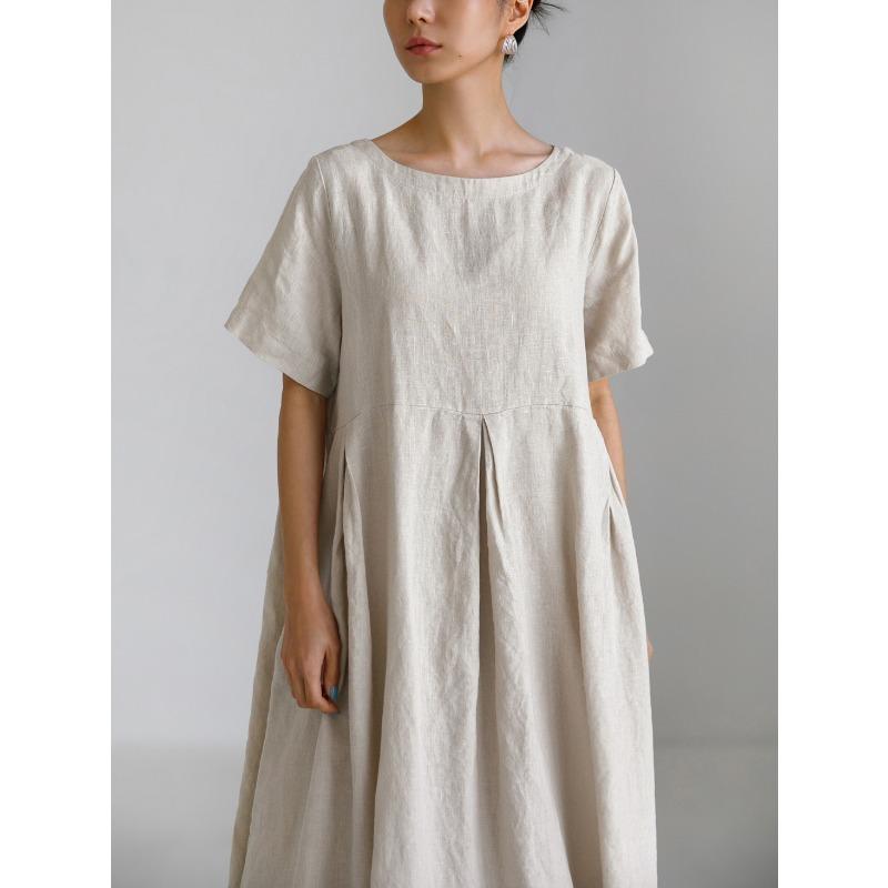 Платье выше колена с высокой талией. Повседневное платье-комбинация больших размеров.