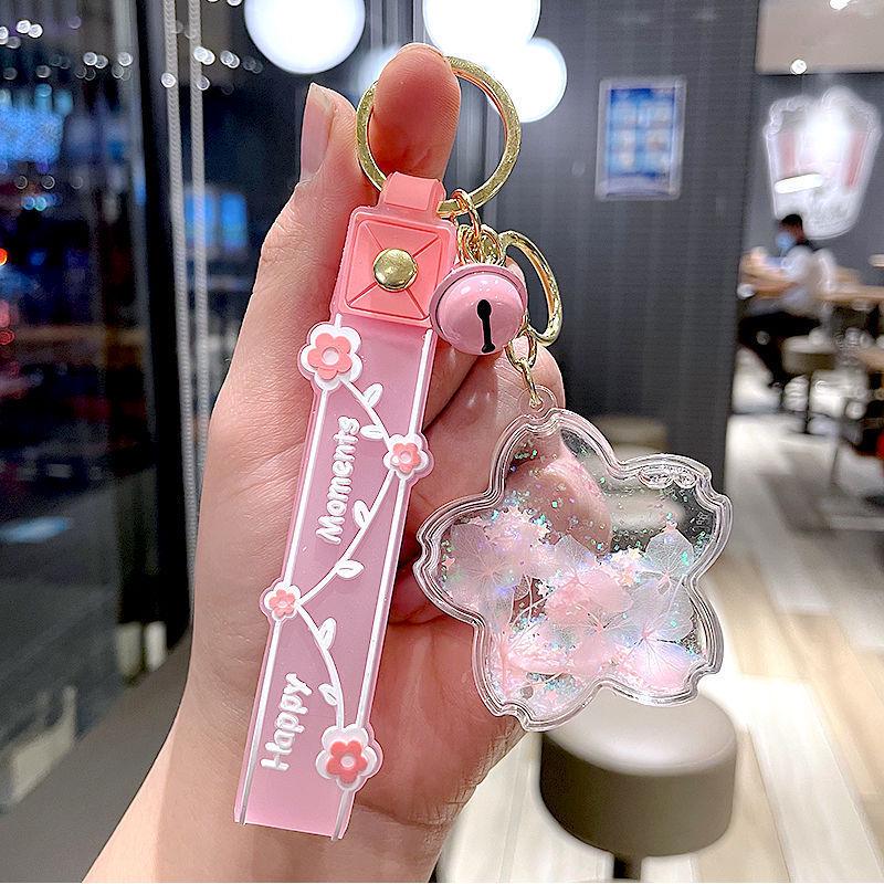 Очаровательный брелок для ключей с лепестками цветущей вишни для женщин - креативный кулон в виде школьного ранца Quicksand, милый подарок для пары