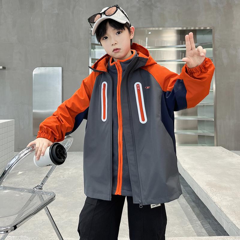Boys' hooded assault suit 2025 autumn new clothes, children's three in one jacket, big children's spring and autumn top trend