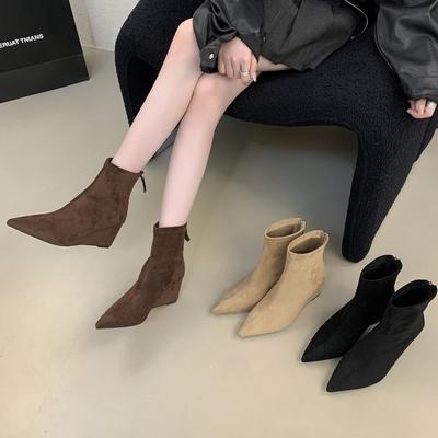 Замшевые коричневые ботильоны-клинья с острым носком, короткие ботинки на молнии сзади, тонкие ботинки, тонкие женские короткие ботинки на осень и зиму