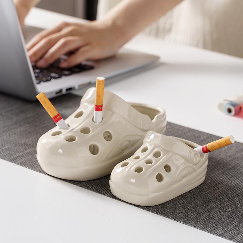 High value ceramic ashtray office home living room ashtray trend Internet celebrity hole shoes anti-fly