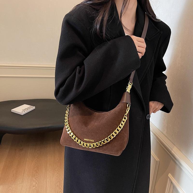 В этом году популярная цепочная маленькая сумка женская 2025 новая мода портативная сумка-пельмень весна и лето универсальная сумка-мессенджер для поездок на работу