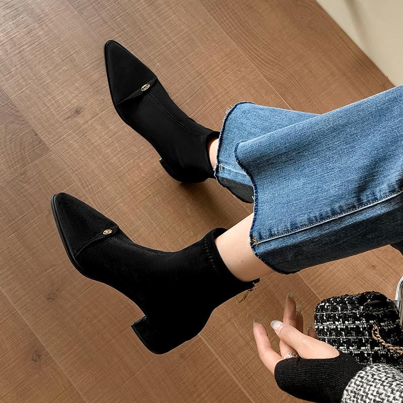 Эластичные тонкие сапоги женские зимние 2025 новые застегивающиеся сзади средние каблуки короткие сапоги весенние и осенние одинарные сапоги с острым толстым каблуком замшевые носки сапоги