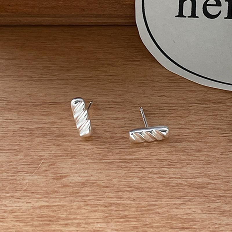 Серьги-круассаны Niche Alkaline Water, женственность, небольшой ароматный стиль, серьги-багет.